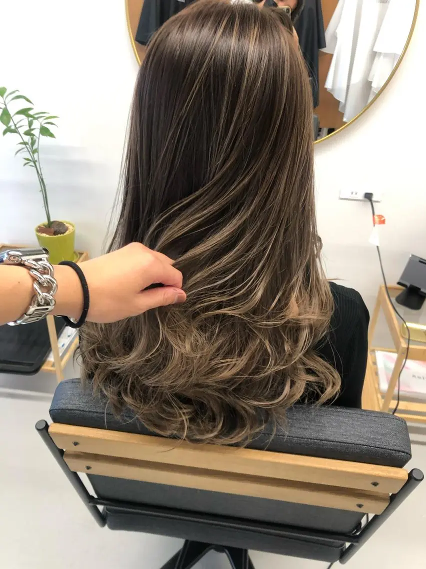 ロング カラー ヘアアレンジ ハイライトカラー ハイライト ヘアカラー 橋本 昇平のヘアスタイル