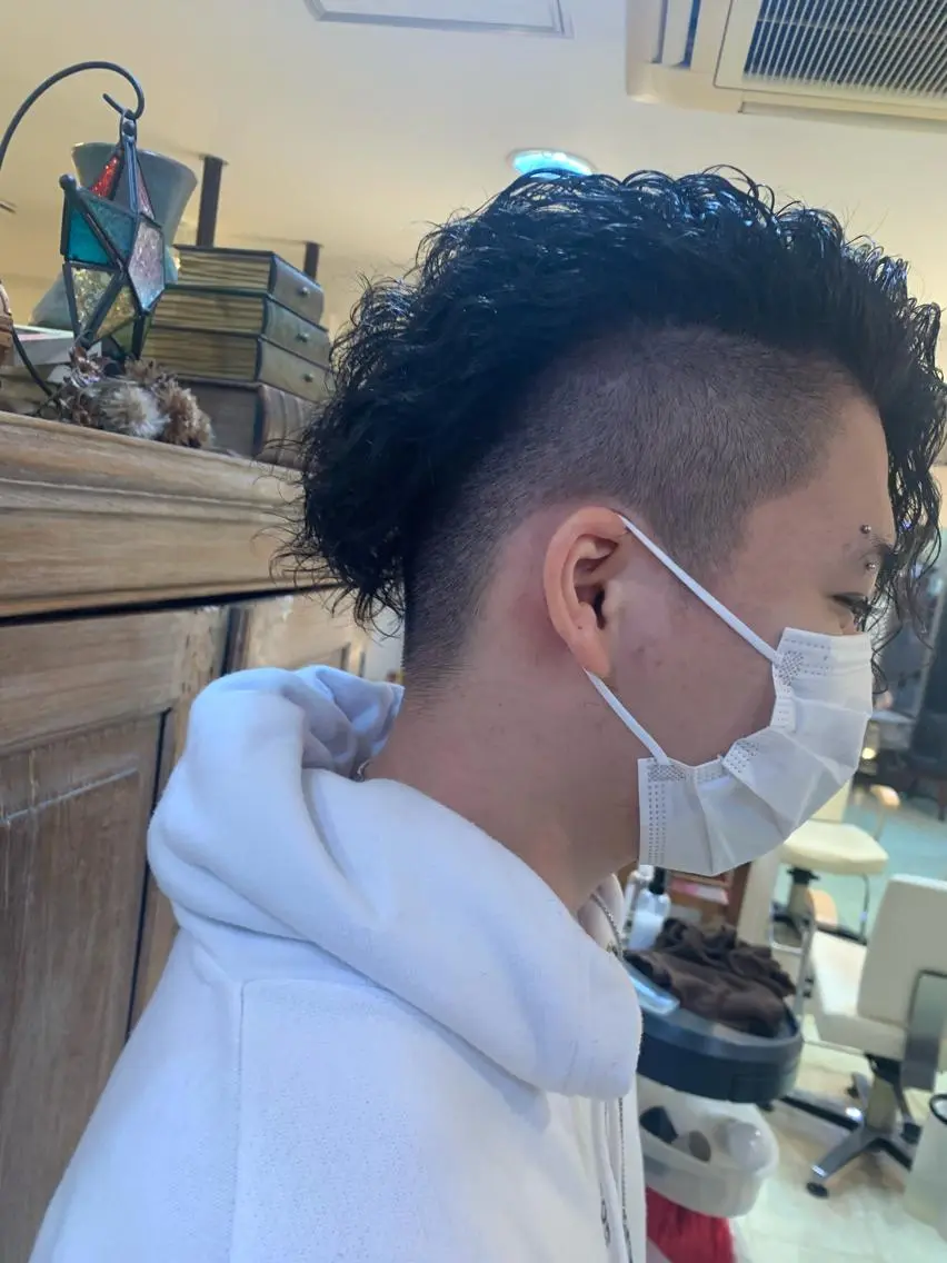 ミディアム パーマ メンズ ミディアムパーマ メンズパーマ 刈り上げ nishimura makotoのヘアスタイル