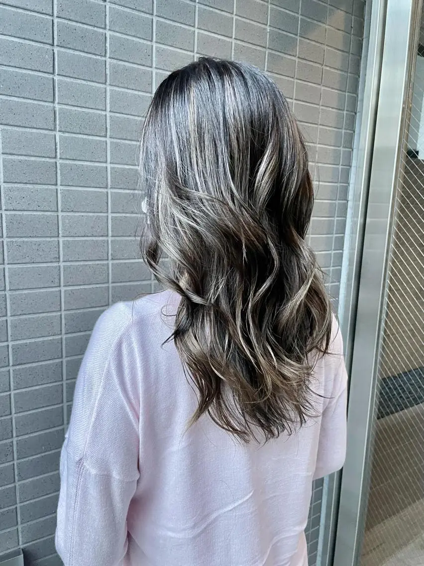 セミロング ハイライト ヘアカラー 💇‍♀️髪質改善 玉谷　俊💇‍♂️のヘアスタイル