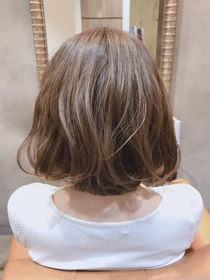 ミディアム CHIC 岩下真衣のヘアスタイル