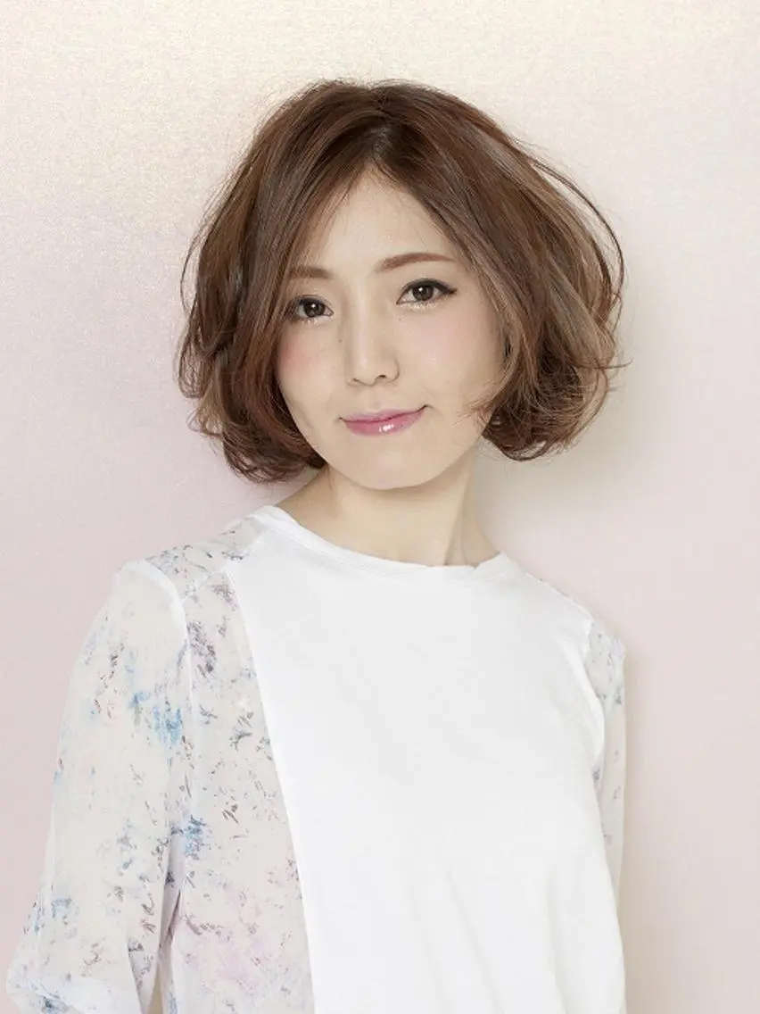 ショート カラー ハイライトカラー ボブ ハイライト 高槻裕二 ショートボブ縮毛矯正のヘアスタイル