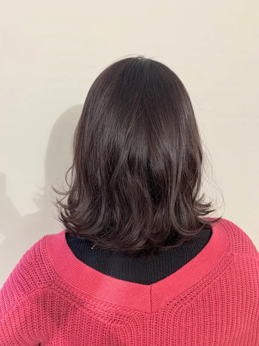 ミディアム カラー パーマ ヘアアレンジ グレージュ パープルカラー パープルグレージュ 加藤 綾華のヘアスタイル