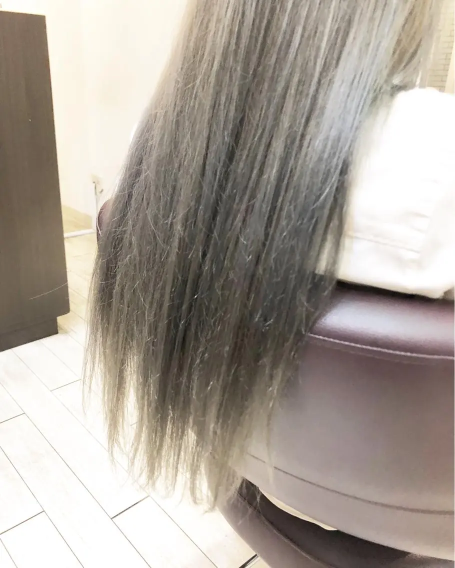 ロング カラー アディクシーカラー アッシュ ブリーチ ブルーカラー ブルージュ 中村 よしひでのヘアスタイル