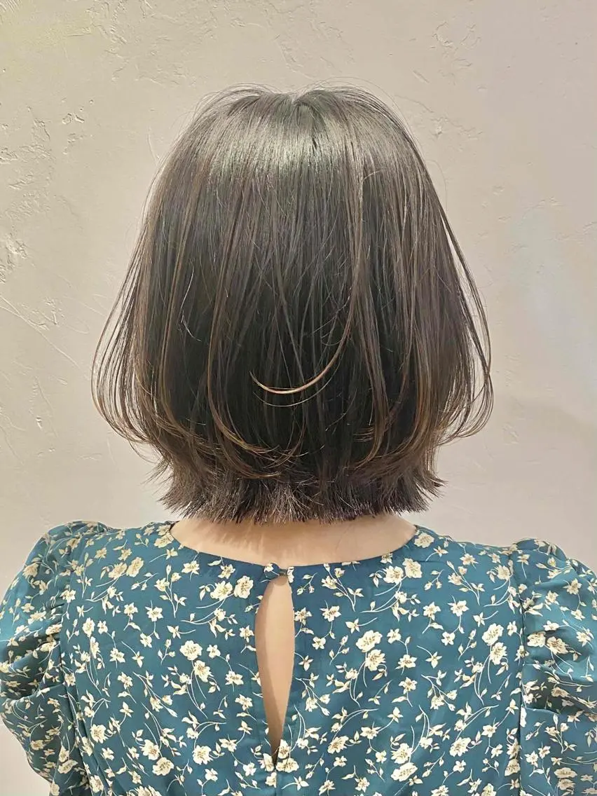 ミディアム カラー ショートボブ ミディアムレイヤー ミストバング イヤリングカラー フェイスフレーミング 前田 裕介のヘアスタイル