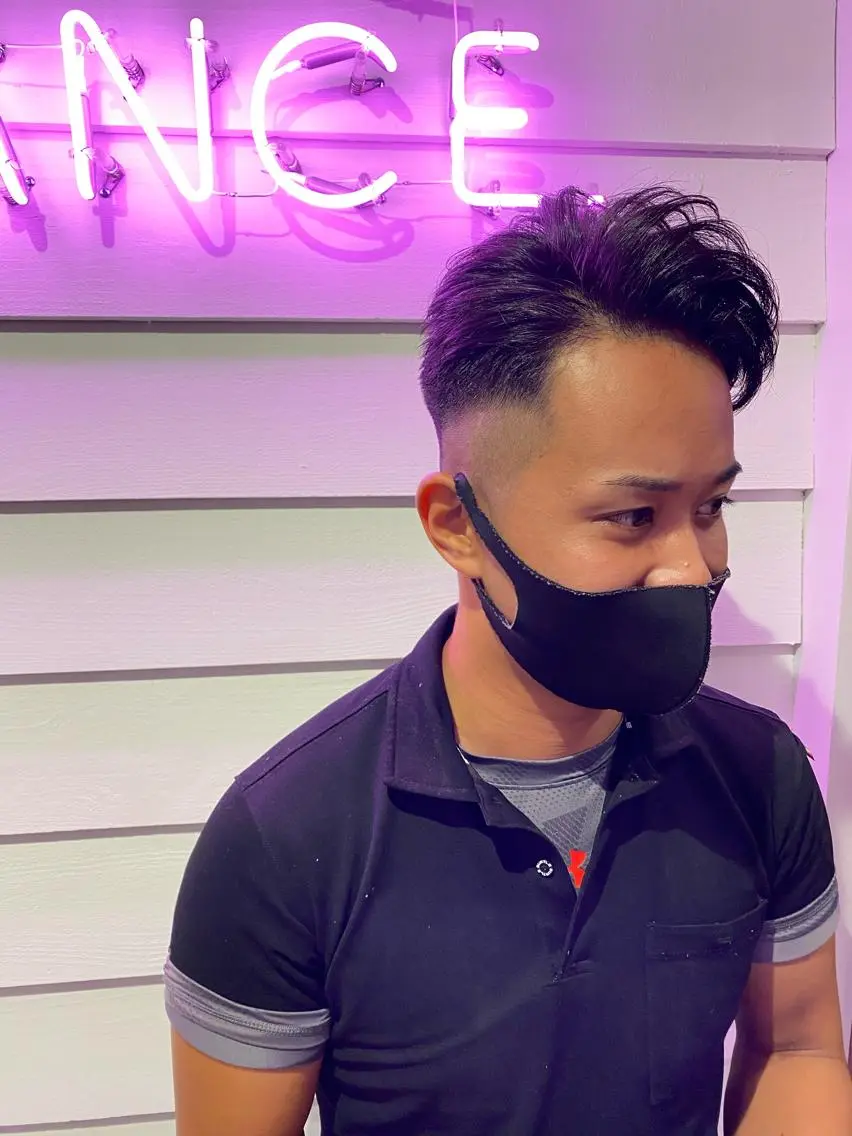 ショート パーマ メンズ フェードカット メンズパーマ 刈り上げ 外国人風カラー カット AVANCE.難波 店長 松元のヘアスタイル
