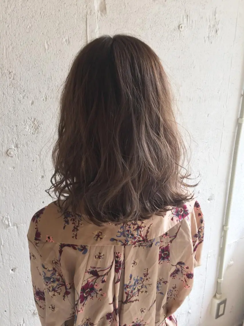 ミディアム ハイライト フジサキ ケンのヘアスタイル