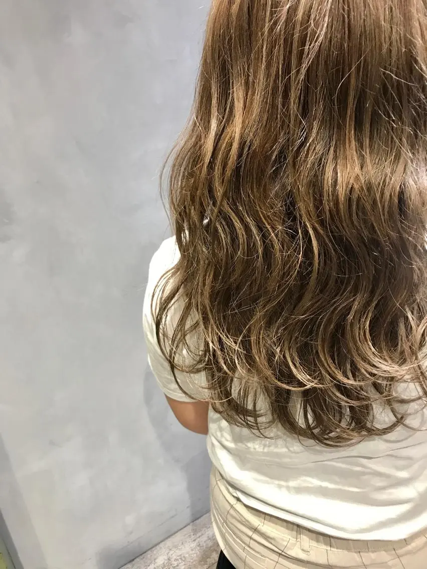 ロング カラー ハイライトカラー ハイライト 明治神宮前 NANAMIのヘアスタイル