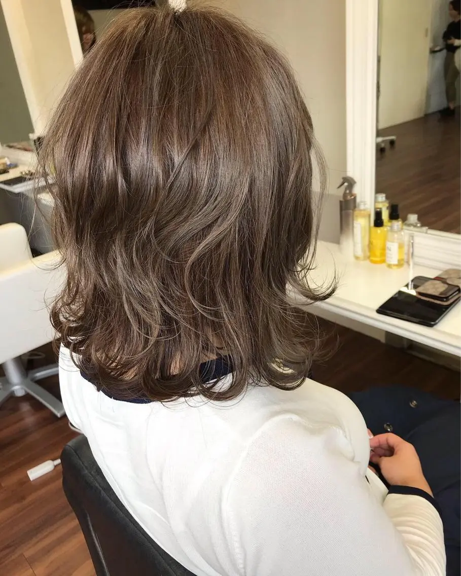 ミディアム ハイライト ヘアカラー トリートメント 成松 勇治のヘアスタイル