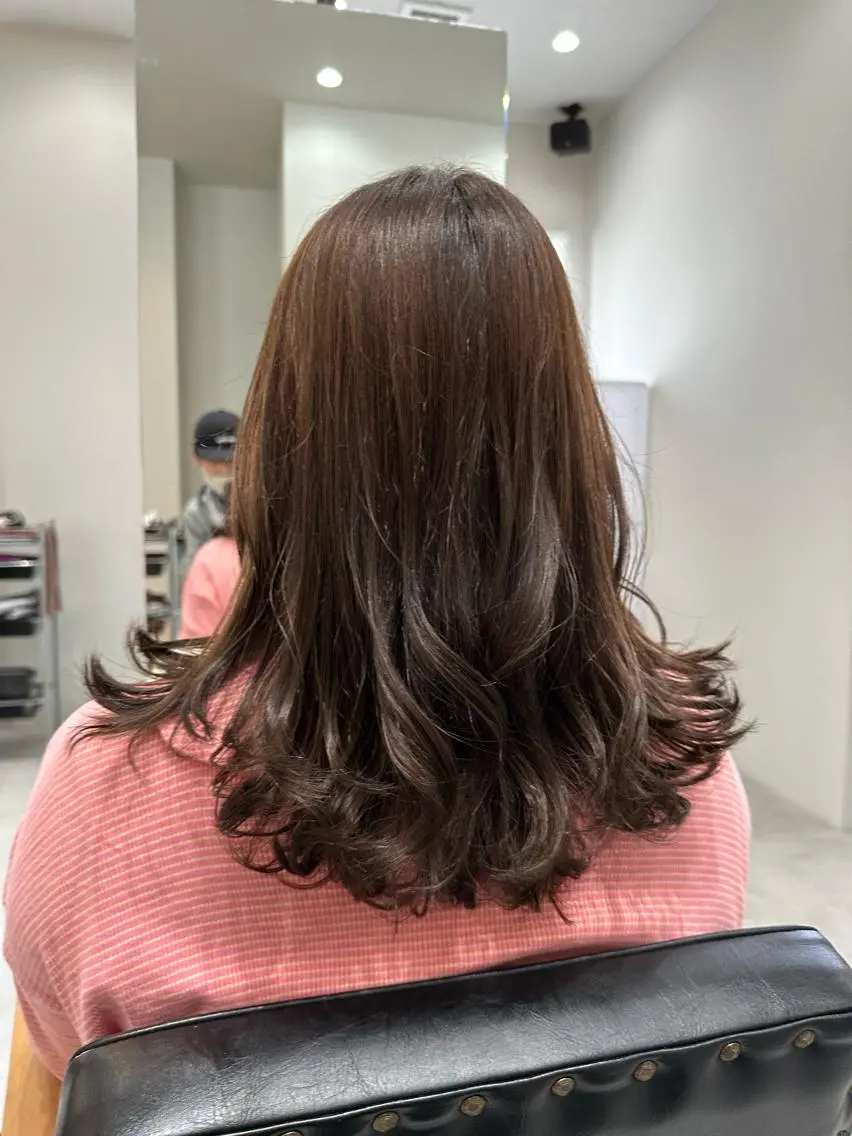 セミロング アライ ナタカのヘアスタイル