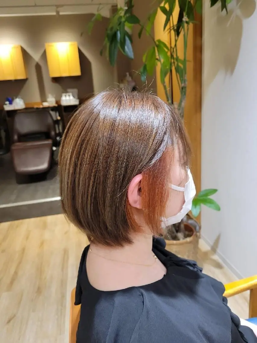 カラー インナーカラー 安永 結菜のヘアスタイル