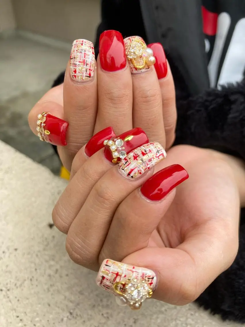 セミロング ネイル ハンドネイル フットネイル ✴︎ Delightのネイルデザイン