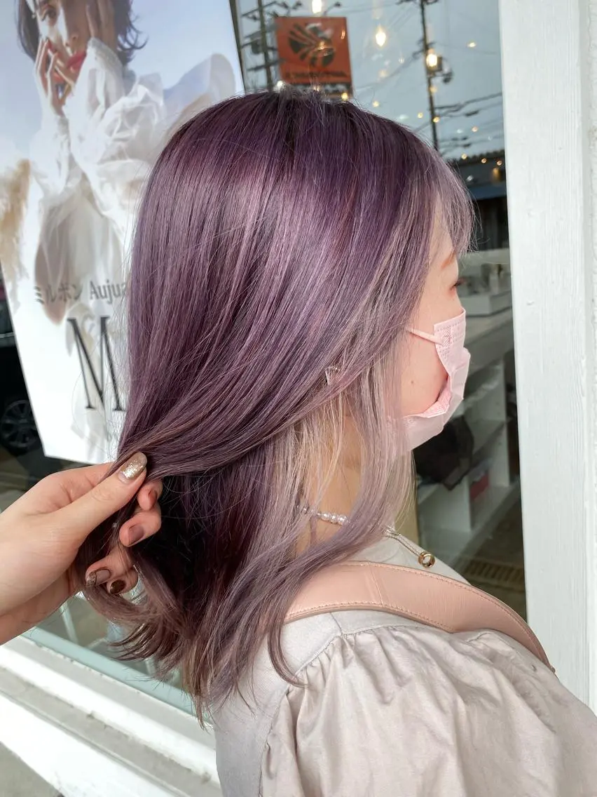 ミディアム 瀧優華白髪ぼかし 大人レイヤー🩵のヘアスタイル