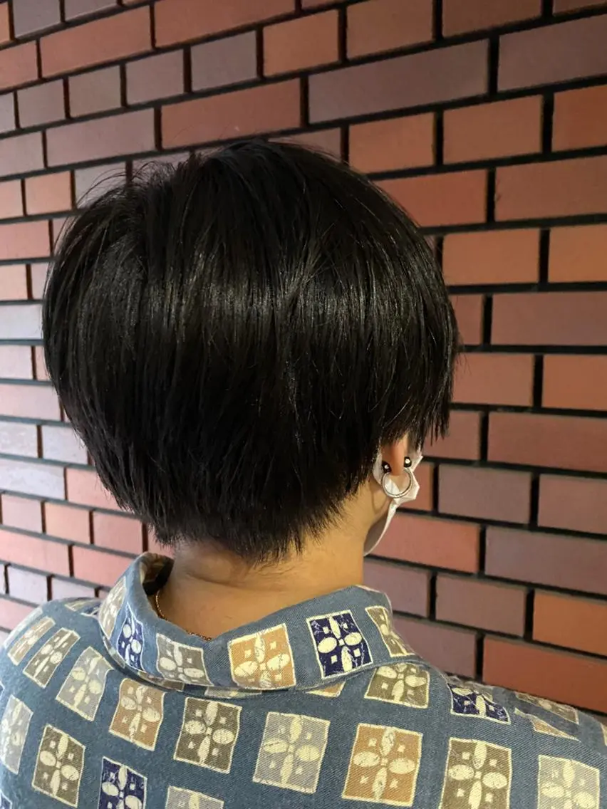 ショート カラー 黒髪 ブルーカラー イルミナカラー ショートヘア 縮毛矯正 カット ヘアカラー トリートメント エイトウメダ 店長　稲尾友則のヘアスタイル