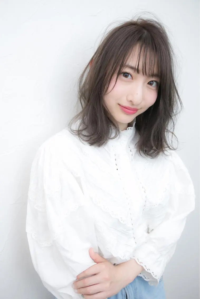 ミディアム 浅香 美加のヘアスタイル