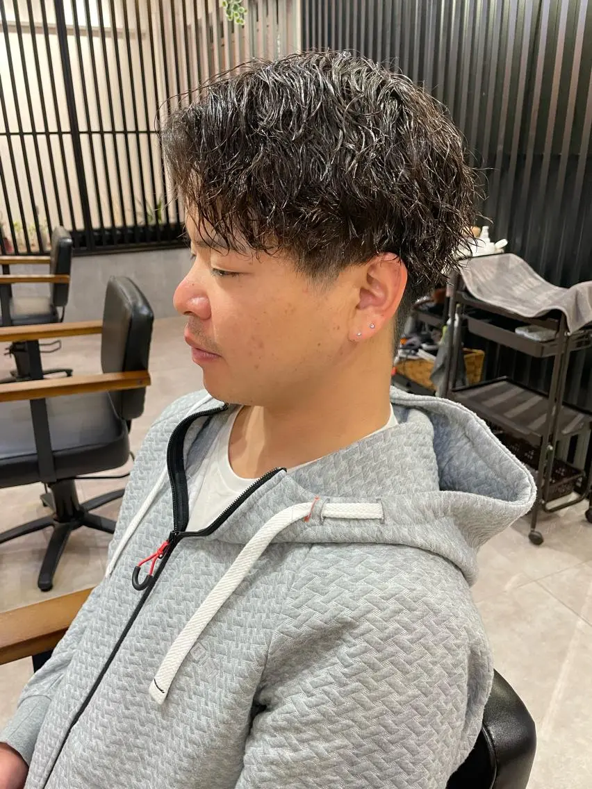 ショート パーマ メンズ 勝毛 広貴のヘアスタイル