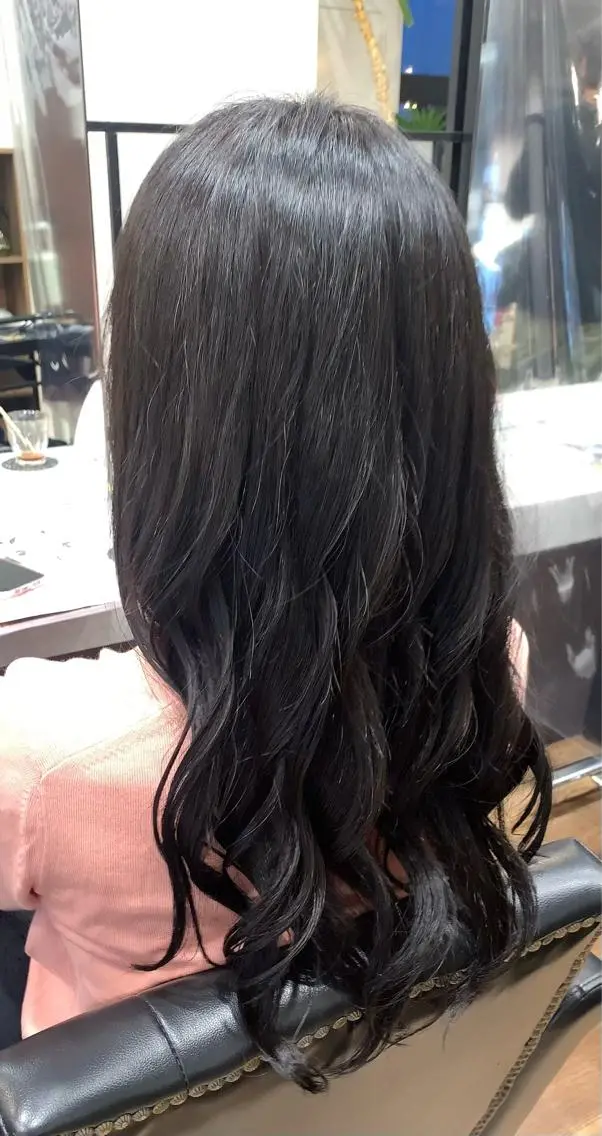 ロング カラー 吉川 茉由子のヘアスタイル