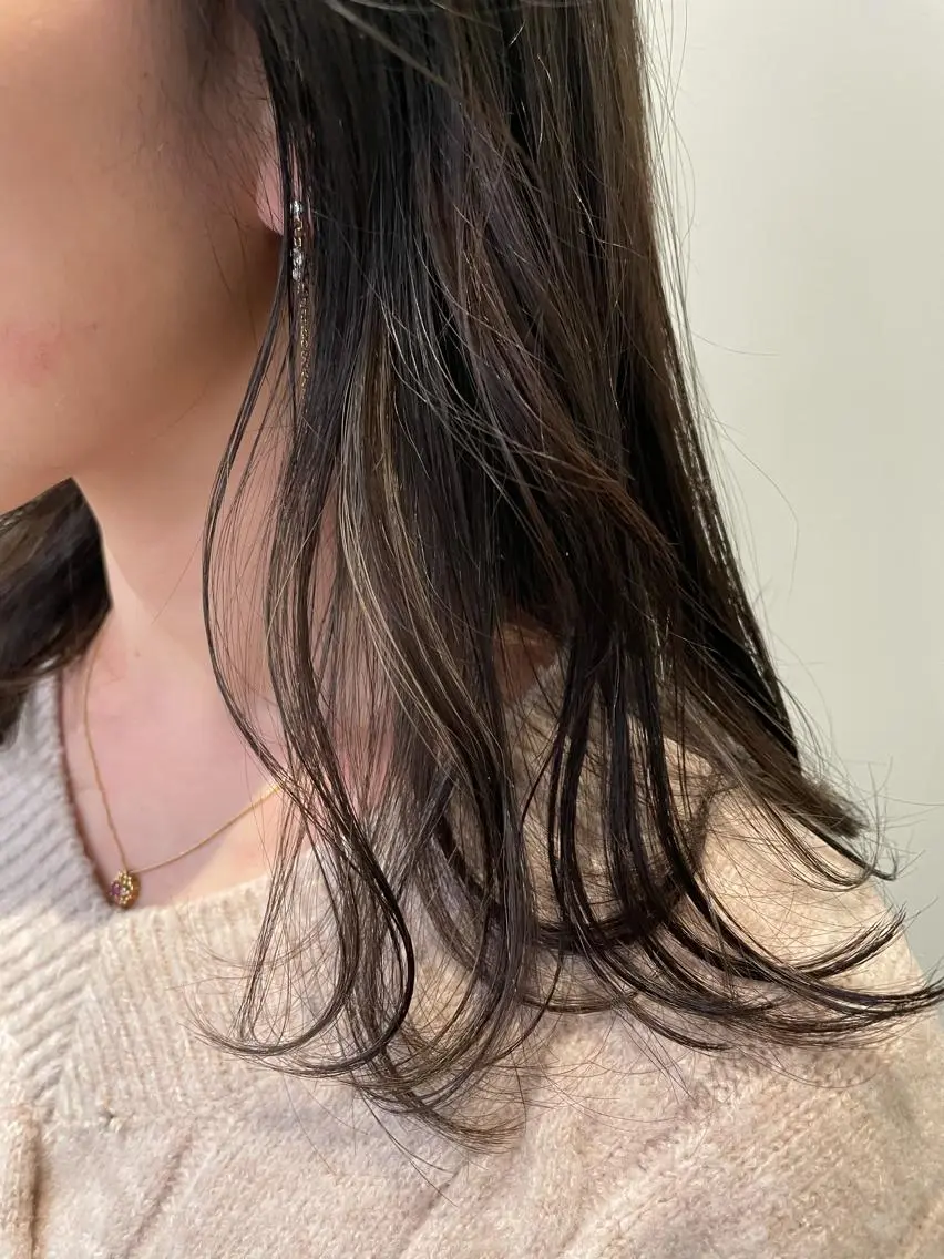 セミロング カラー ハイライトカラー ハイライト 斉藤 瑞恵のヘアスタイル