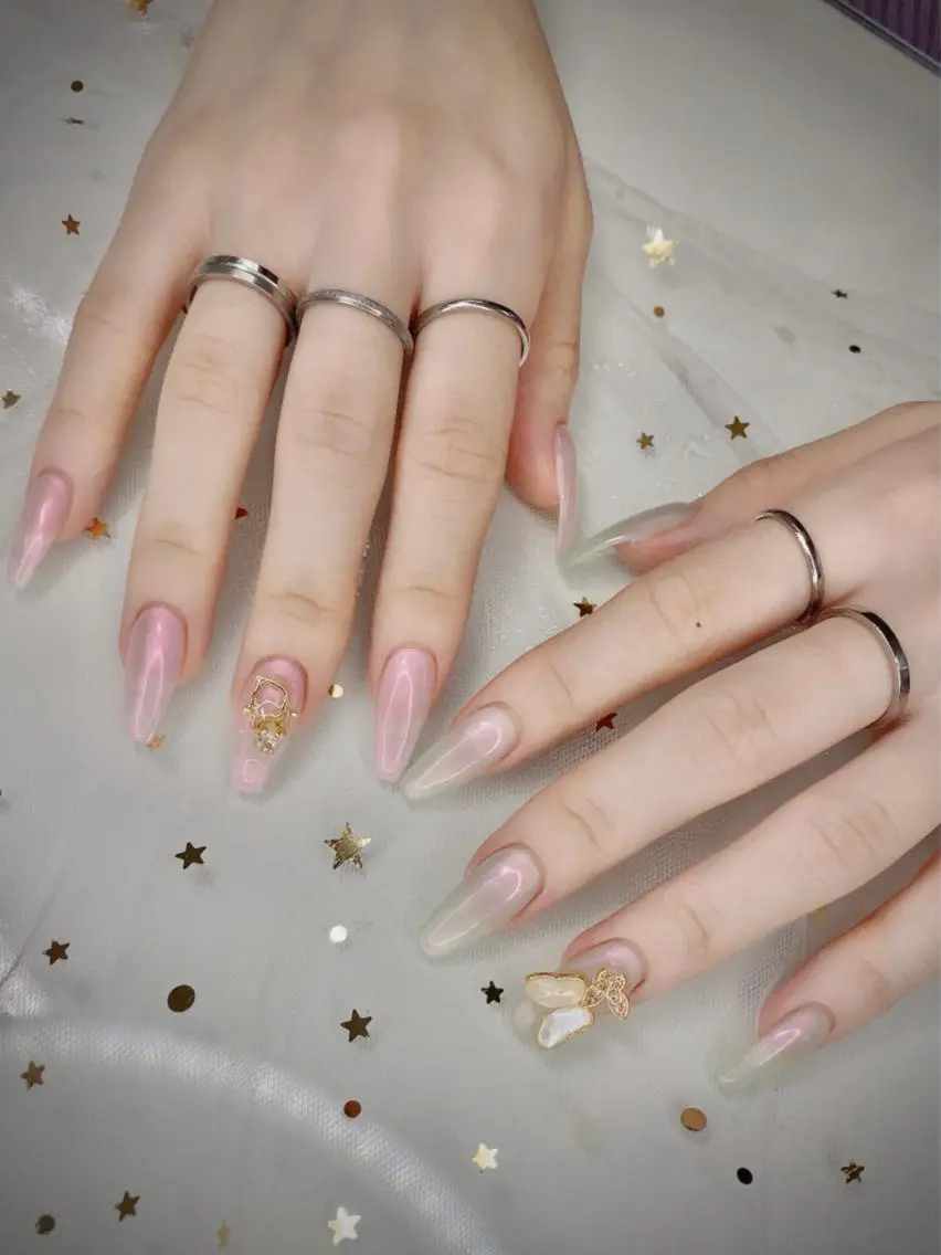ネイル I-nailロング /ワンホン/キラキラのネイルデザイン