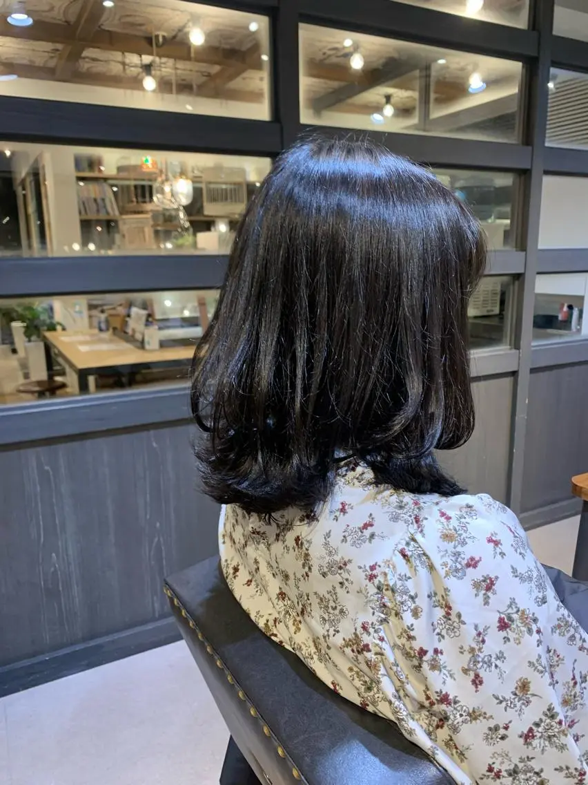 ミディアム 渡邉 彩愛のヘアスタイル