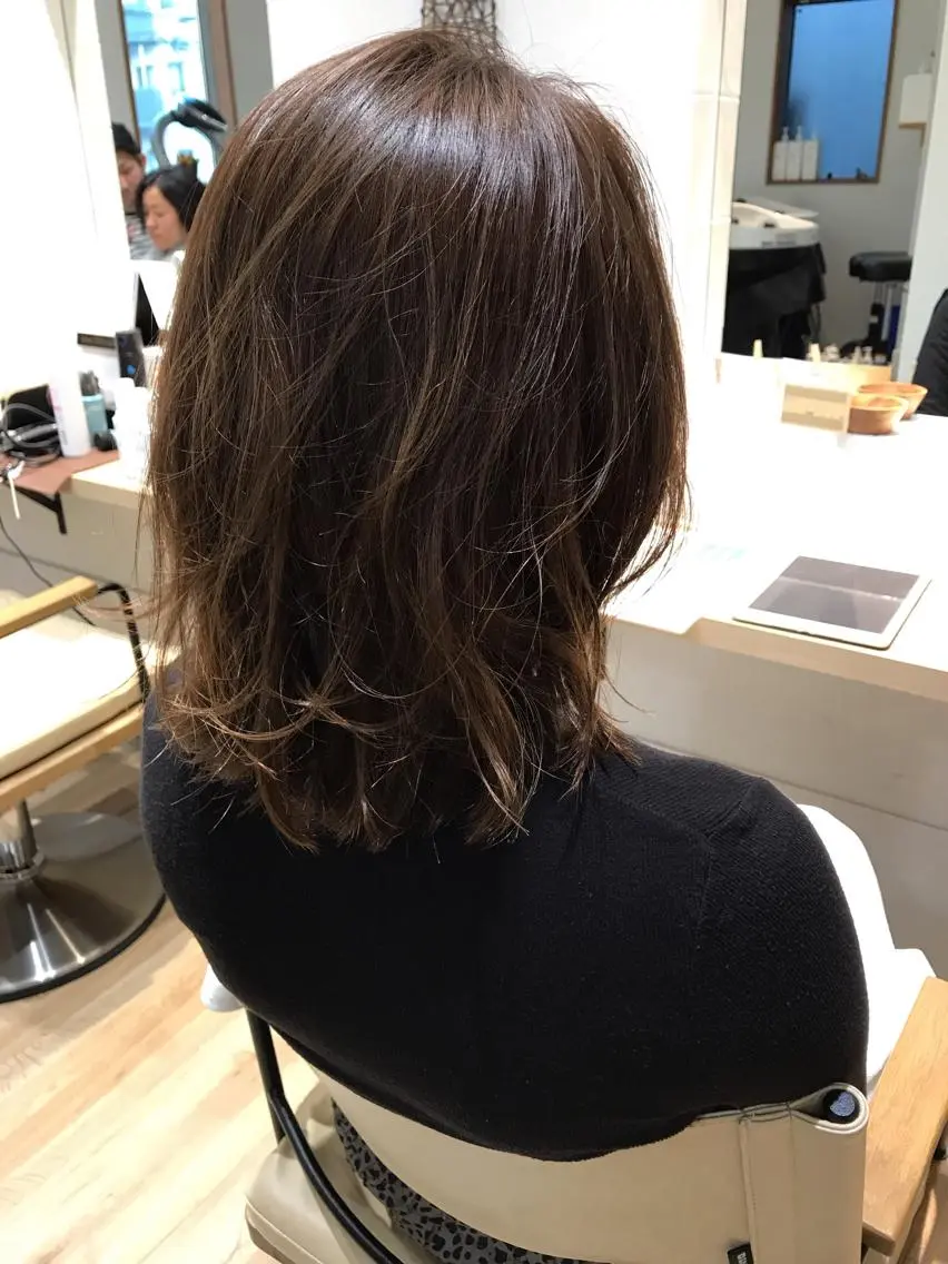 ミディアム カラー 切りっぱなしボブ ボブ レイヤーカット カット ヘアカラー 稲荷 友美のヘアスタイル