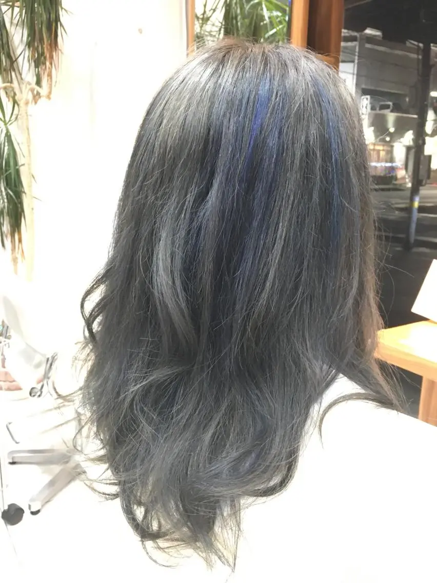 セミロング カラー カット トリートメント 白髪ぼかしハイライト 柳川拓哉のヘアスタイル