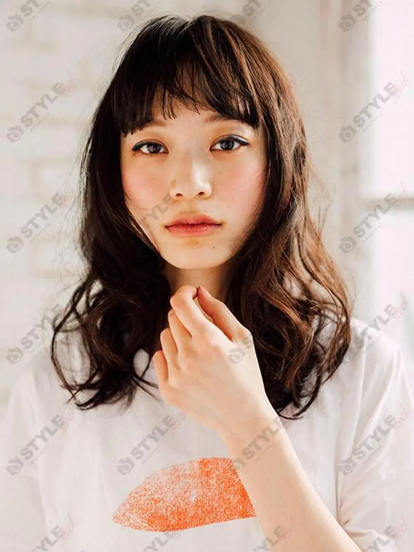 ミディアム カラー ヘアカラー トリートメント 白髪ぼかしハイライト 柳川拓哉のヘアスタイル