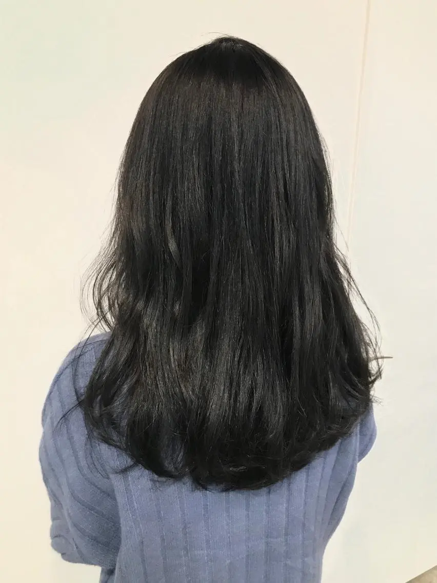 セミロング カラー ベージュカラー🤎 鈴木サトミのヘアスタイル