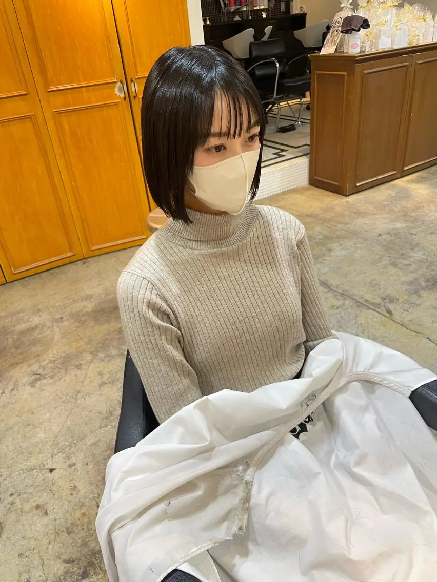 ショート ボブ MIOベージュカラー 柔らかいカラーのヘアスタイル