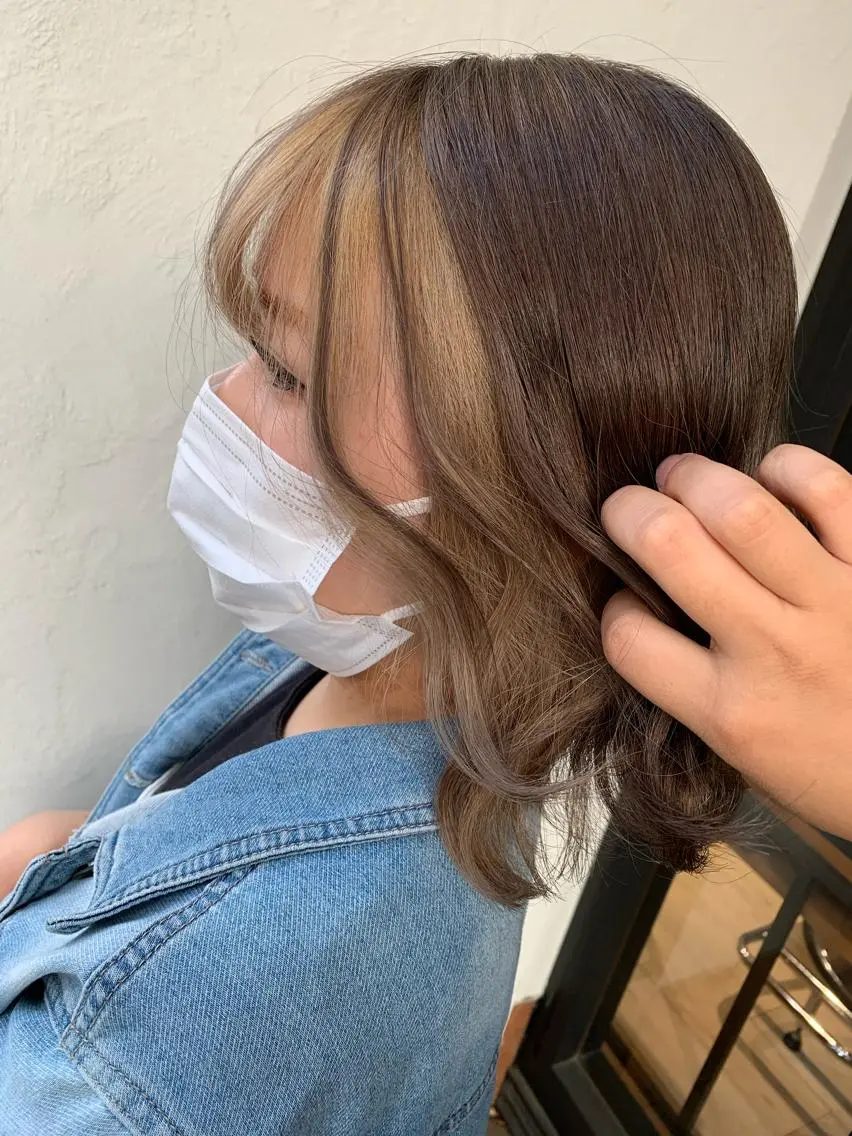 ミディアム カラー ベージュカラー インナーカラー ホワイトベージュ 艶髪レイヤー上田 紗也🇰🇷💗のヘアスタイル