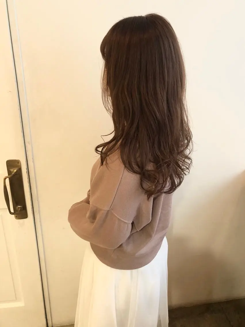 ミディアム カラー カット ヘアカラー トリートメント MIOベージュカラー 柔らかいカラーのヘアスタイル