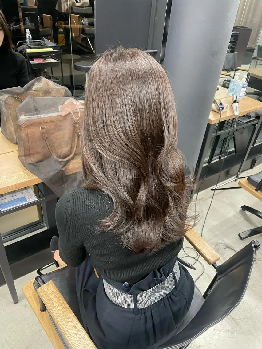 セミロング カラー 伊藤 莉奈　韓国ヘアのヘアスタイル
