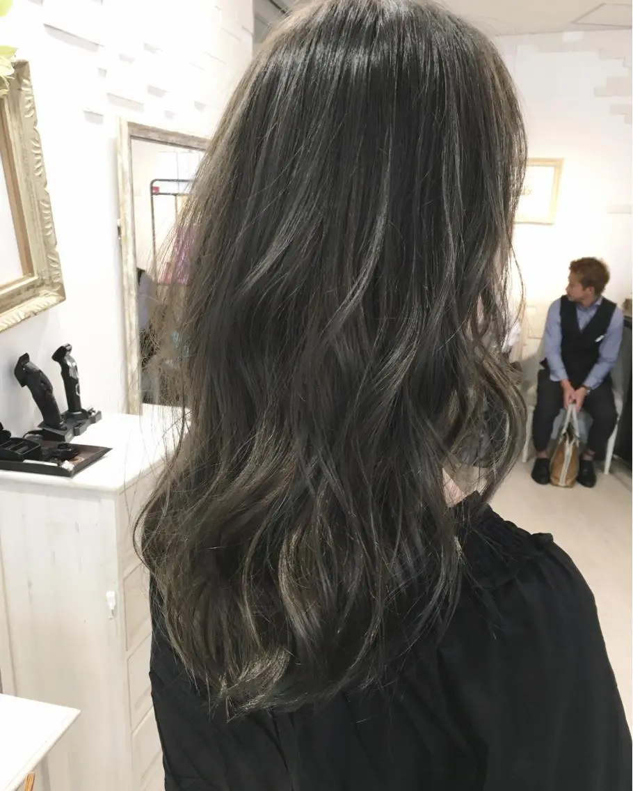 ミディアム セミロング エクステ(レミー毛) NINEのヘアスタイル