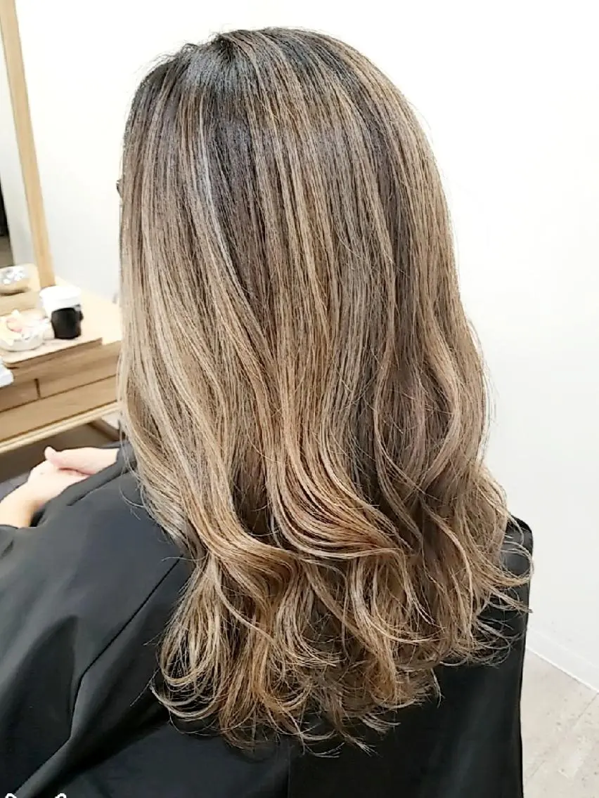 ロング すずき えりのヘアスタイル