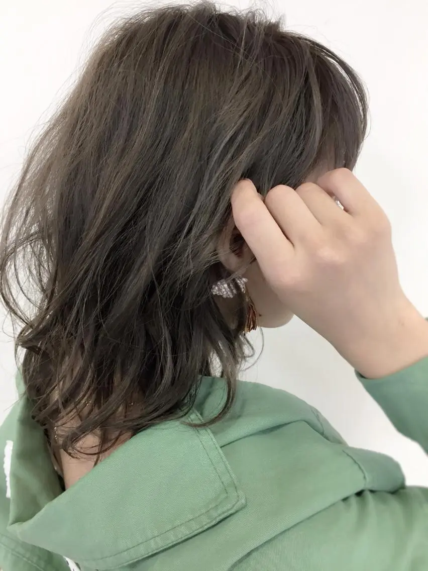 ミディアム カラー グレージュ ハイライトカラー ハイライト ELEN 向ヶ丘遊園のヘアスタイル