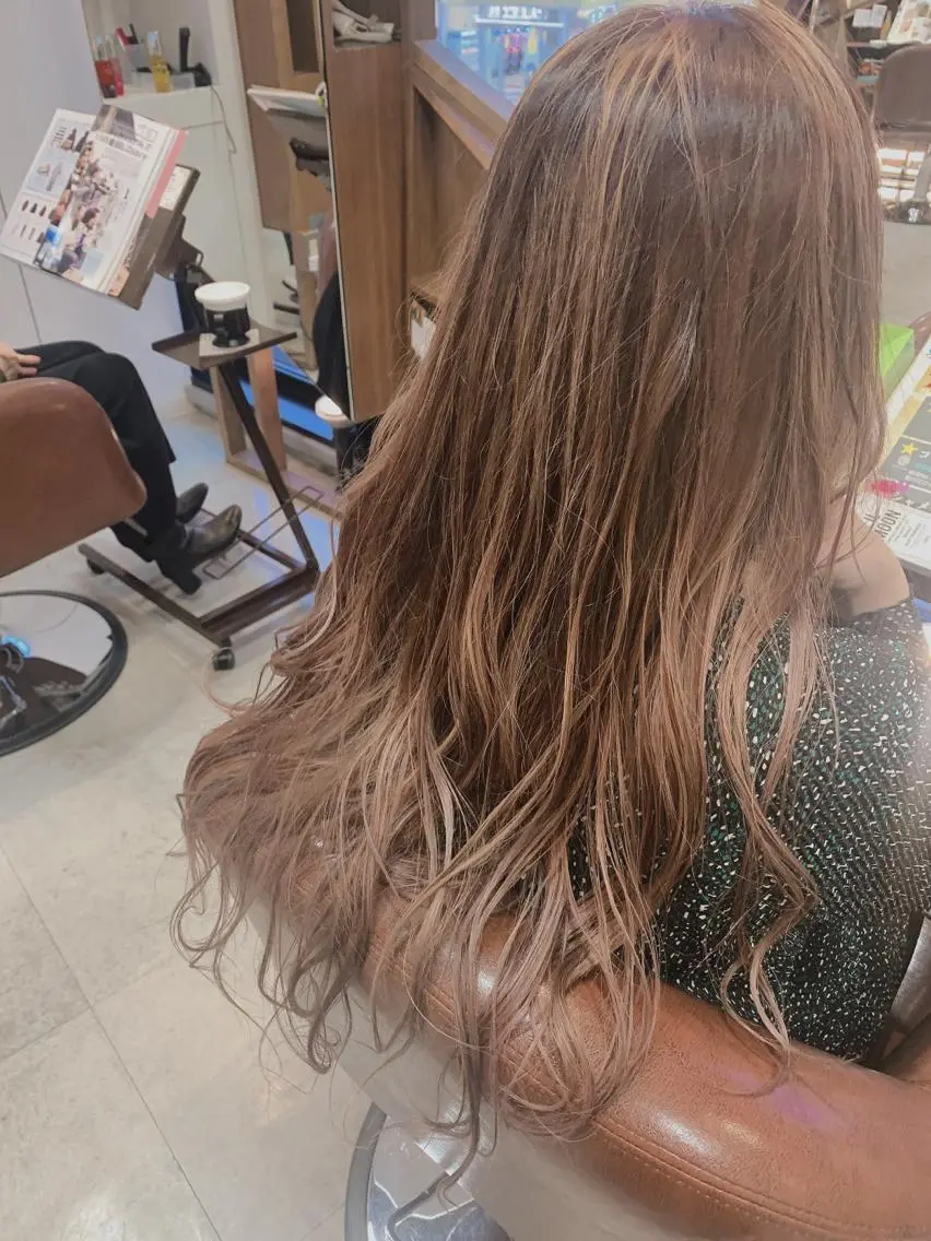 ロング カラー 吉田 茉生のヘアスタイル