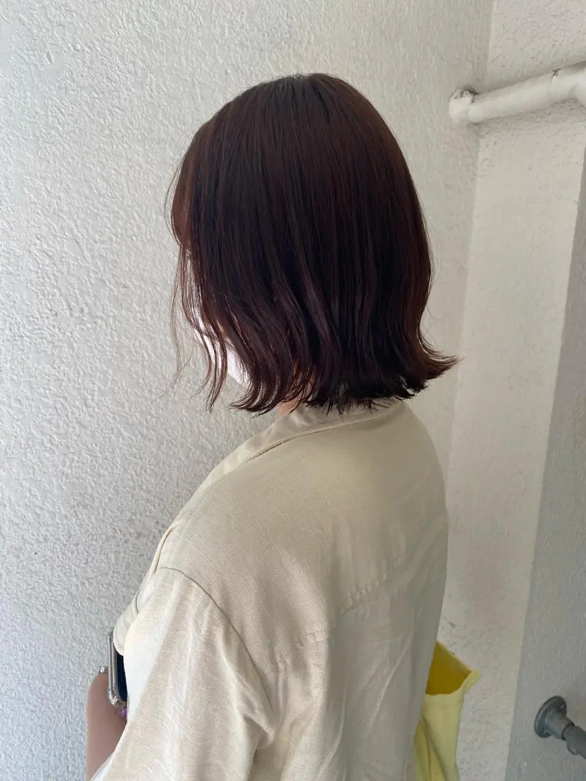 ショート カラー ベージュカラー ショコラベージュ ボブ 外ハネヘア COLO✨️ 白川綺香のヘアスタイル