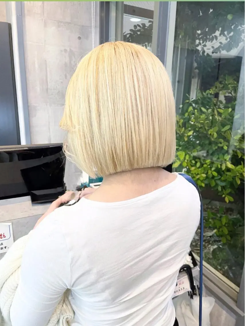 ショート カラー ブロンド LUXBE LUCE ひなののヘアスタイル