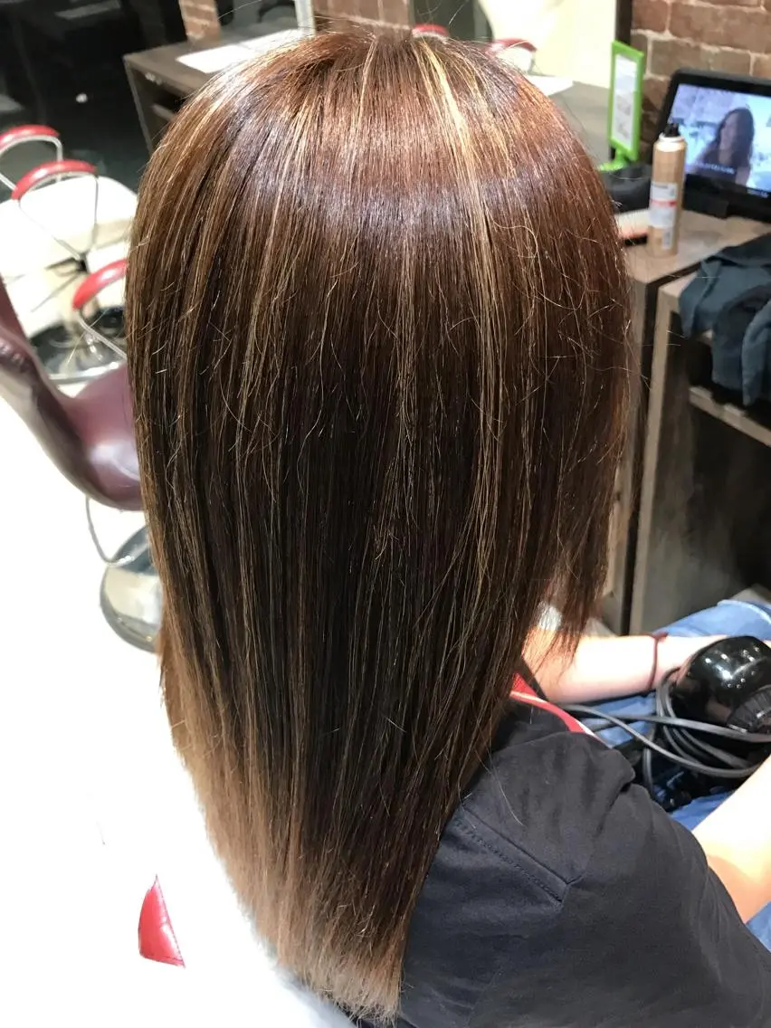 カラー アッシュ ハイライトカラー コミヤ チナミのヘアスタイル