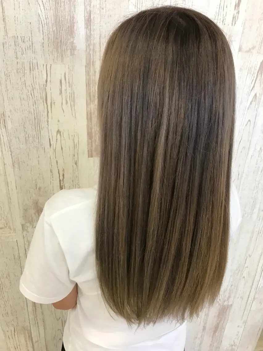 ロング カラー ベージュカラー ハイライトカラー ミルクティーベージュ ハイライト Oopsレイヤー 加藤澄都のヘアスタイル