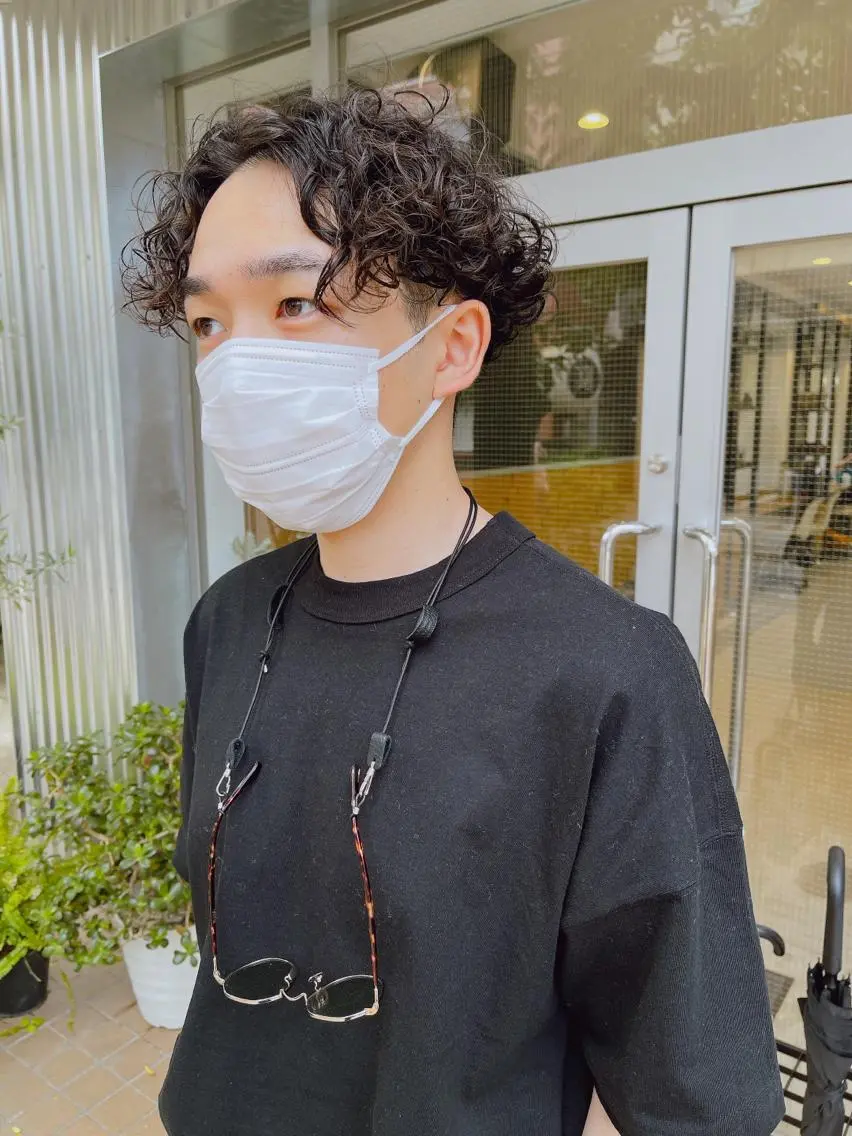 ショート パーマ メンズ センターパート メンズパーマ カット パーマ メンズパーマ タカキリョウのヘアスタイル