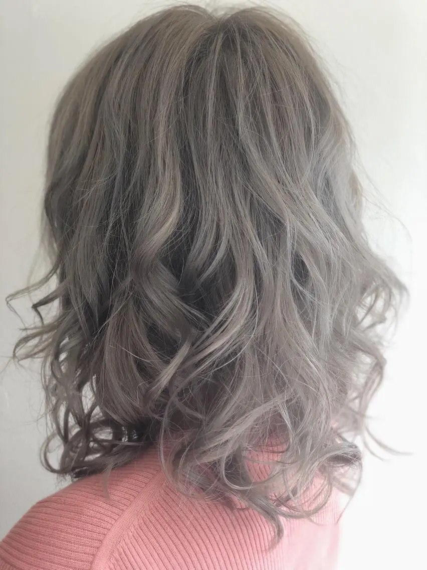 ミディアム カラー グレージュ シルバー シルバーグレージュ 菅 翔太のヘアスタイル