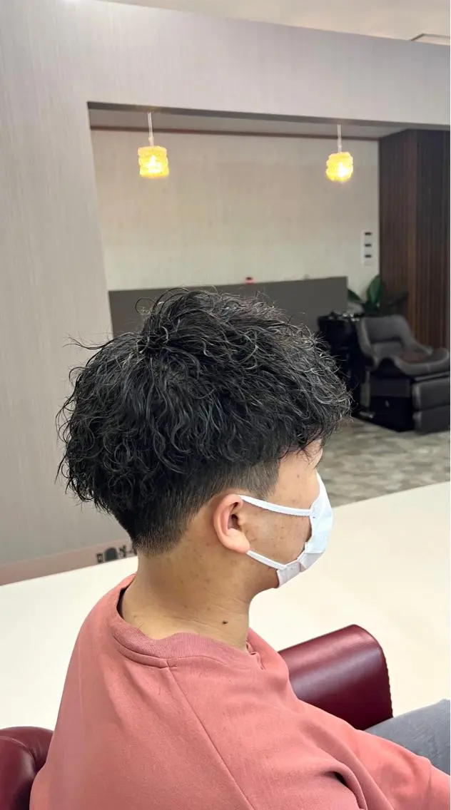 ショート パーマ メンズ 波巻きパーマ ショートヘア KEN 🌟のヘアスタイル