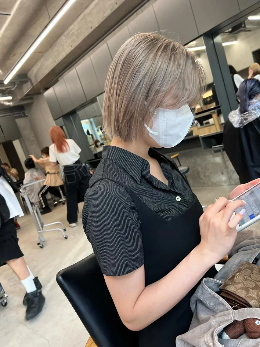 ショート カラー グレージュ ハイトーンカラー ボブ sakoda shunkiのヘアスタイル