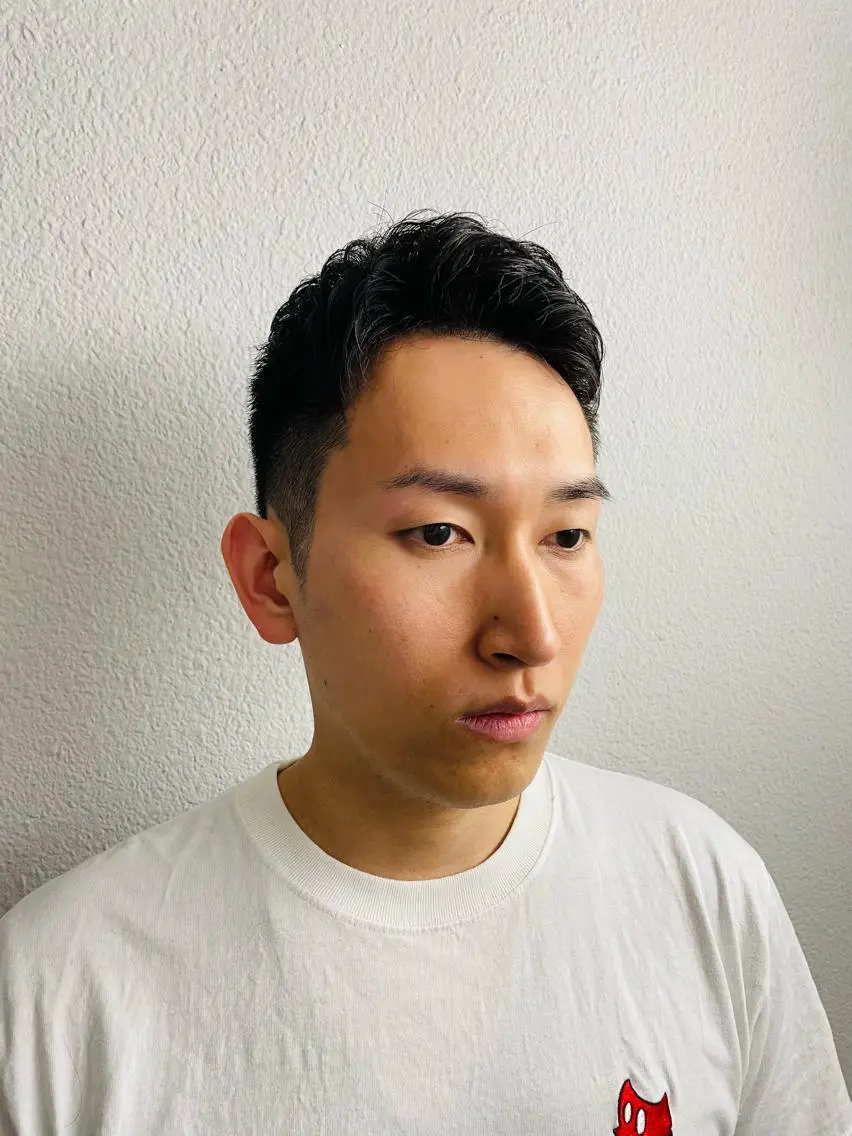 ショート パーマ プレ銀 女性スタッフのヘアスタイル