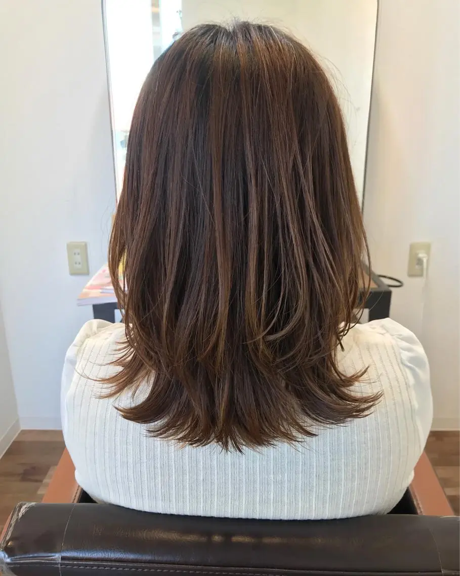 ミディアム くびれヘア くびれレイヤー レイヤーカット 鎌倉 彩のヘアスタイル