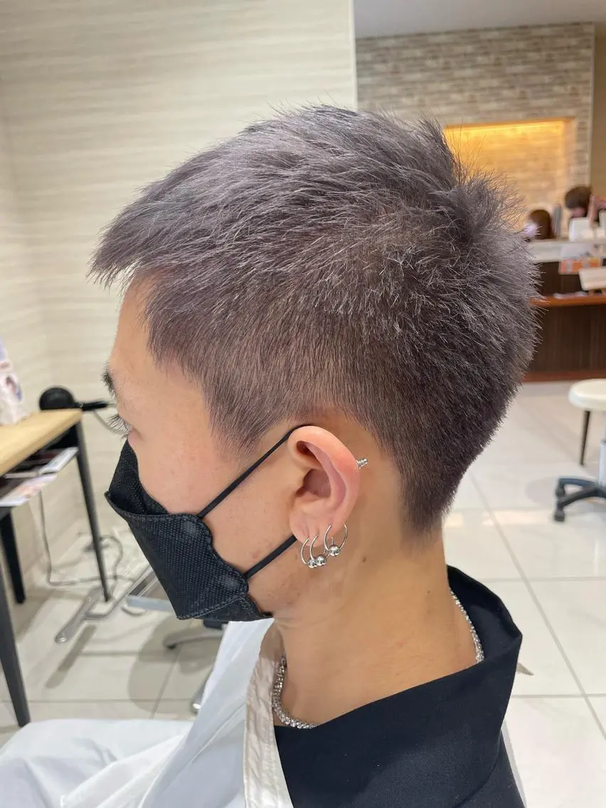 カラー メンズ シルバー カット 川口 葉月のヘアスタイル
