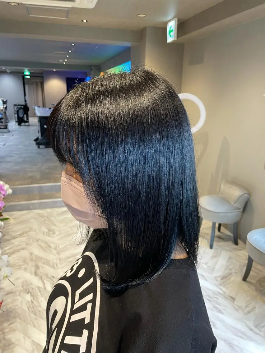 セミロング カラー さと ちはるのヘアスタイル