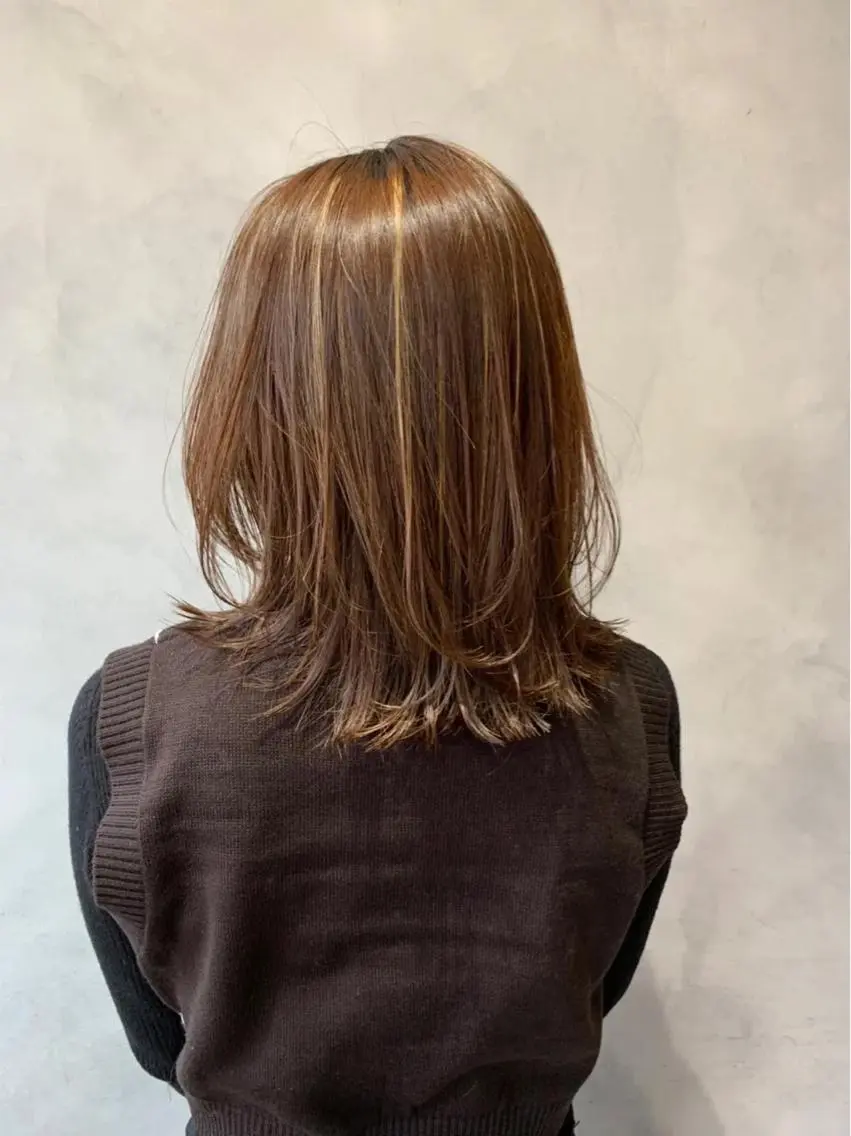 ミディアム カラー 平尾 樹里のヘアスタイル
