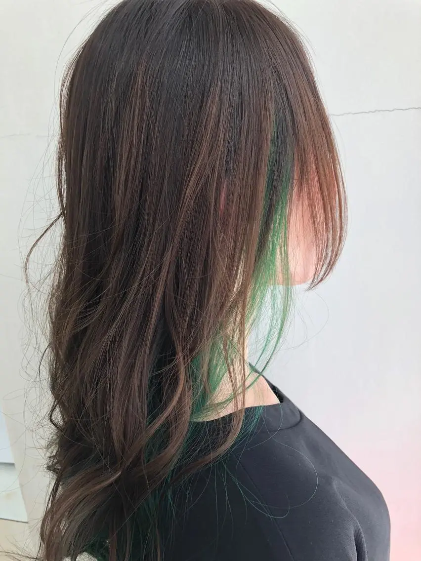 セミロング カラー インナーカラー ヘアカラー 岩崎 裕司のヘアスタイル