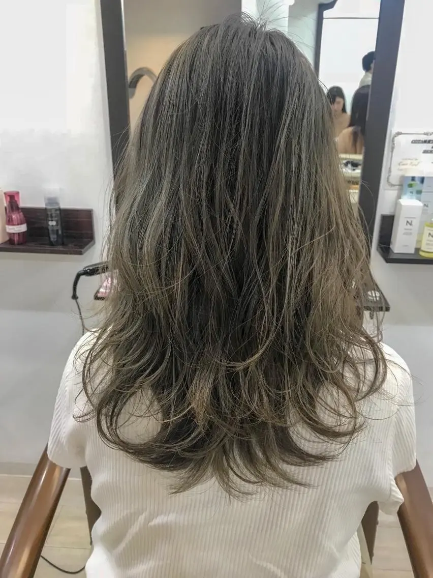 ロング ハイライト 💫カットはなんでも 得意です✂️のヘアスタイル